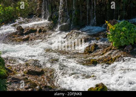 Munzur Mount und Nationalpark. Munzur River in Ovacik, Tunceli. Türkischer Name; Munzur Gozeleri. Stockfoto