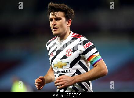 Nahaufnahme von Manchester United's Harry Maguire mit dem Stonewall Rainbow Laces Kapitänsarmband während des Premier League Spiels im London Stadium. Stockfoto