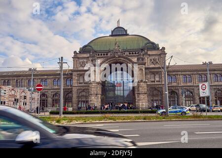 NÜRNBERG, DEUTSCHLAND - OKTOBER 18 2020: Hauptbahnhof, Haupteingang Stockfoto