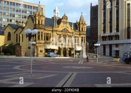 Öffentliche Bibliothek, Marktplatz, Port Elizabeth, Südafrika 1981, mit Statue der Königin Victoria vor Stockfoto