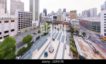 San Francisco, Kalifornien / USA - 2. Mai 2020: Luftaufnahme der leeren San Francisco Union Square City Straßen während des Aufenthalts im Home Lockdown wegen Corona Stockfoto