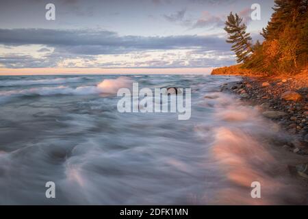 Abendlicht im Pictured Rocks National Lakeshore Stockfoto