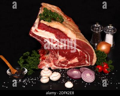 Vor Rippe des Rindfleisches bereit, in den Ofen zu gehen Zum Braten Stockfoto