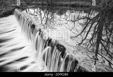 Bild des Aldie-Staudamms in Aldie, VA, Teil von Loudoun County, Virginia. Stockfoto