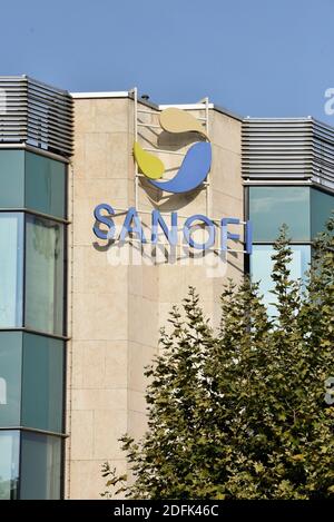 Außenansicht des Sanofi-Hauptquartiers am 1. Oktober 2020 in Straßburg, Ostfrankreich. Seit der Ankündigung eines freiwilligen Ausreiseplans, der 1,700 Arbeitsplätze in Europa betreffen könnte, darunter tausend in Frankreich, sind die Mitarbeiter des Forschungsstandorts Straßburg, der dem französischen Pharmariesen angehört, besorgt. An diesem Standort werden 57 Mitarbeiter beschäftigt, und seine immunonkologische Forschungsaktivitäten würden nach Vitry-sur-seine in Val-de-Marne verlagert. Foto von Nicolas Roses/ABACAPRESS.COM Stockfoto