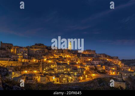 Alte Stadt Matera, Sassi di Matera bei Nacht, Basilicata, Süditalien Stockfoto