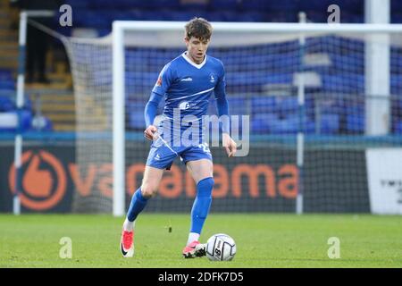 Hartlepool, Großbritannien. Dezember 2020. Tom Crawford (#22 Hartlepool United) Dribbles mit dem Ball während der Vanarama National League Spiel zwischen Hartlepool United und Boreham Wood im Victoria Park in Hartlepool KEN FOULDS Kredit: SPP Sport Press Foto. /Alamy Live Nachrichten Stockfoto