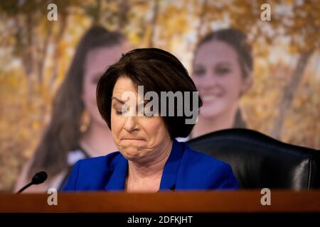 Senatorin Amy Klobuchar (D-MN) spricht am ersten Tag der Bestätigungsverhandlung von Richterin Amy Coney Barrett im Senat vor dem Obersten Gerichtshof auf dem Capitol Hill in Washington, DC, USA, am 12. Oktober 2020. Foto von Erin Schaff/Pool/ABACAPRESS.COM Stockfoto