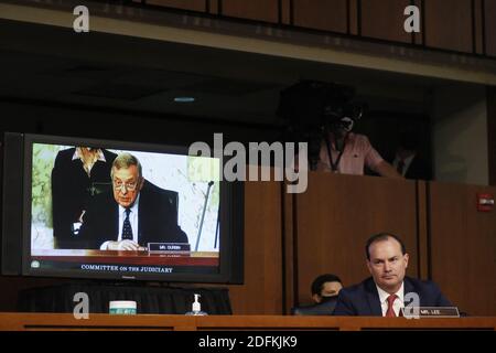 Der republikanische Senator aus Utah, Mike Lee, hört zu, wie Richterin Amy Coney Barrett am Obersten Gerichtshof an ihrer Bestätigungsverhandlung vor dem Justizausschuss des Senats auf dem Capitol Hill in Washington, DC, USA, am 12. Oktober 2020 teilnimmt. Foto von Thew Shawn/Pool/ABACAPRESS.COM Stockfoto