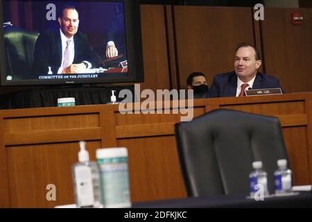 Der republikanische Senator aus Utah, Mike Lee, spricht als Richterin für den Obersten Gerichtshof, Amy Coney Barrett, an ihrer Bestätigungsverhandlung vor dem Justizausschuss des Senats auf dem Capitol Hill in Washington, DC, USA, am 12. Oktober 2020 teilnimmt. Foto von Thew Shawn/Pool/ABACAPRESS.COM Stockfoto