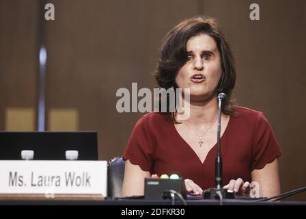 Laura Wolk, eine ehemalige Juraschülerin der Nominierten für den Obersten Gerichtshof Amy Coney Barrett und eine ehemalige Rechtsanwältin des Obersten Gerichtshofs, Associate Justice Justice Clarence Thomas, testiert während des vierten Tages der Bestätigungs-Anhörungen des US-Senats-Justizausschusses für Richter Barrett auf dem Capitol Hill in Washington, DC, USA, Oktober 15, 2020. Foto von Jonathan Ernst/Pool/ABACAPRESS.COM Stockfoto