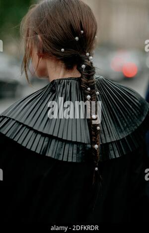 Street style, Loulou de Saison Ankunft in Chanel Frühjahr Sommer 2021 Show, im Grand Palais, Paris, Frankreich, am 6. Oktober 2020 statt. Foto von Marie-Paola Bertrand-Hillion/ABACAPRESS.COM Stockfoto