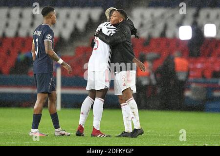 Anthony Martial und Paul Pogba von Manchester United feiern am Ende den Sieg beim UEFA Champions League-Spiel zwischen Paris Saint Germain und Manchester United im Parc des Princes am 20. Oktober 2020 in Paris Frankreich. Foto von David Niviere / ABACAPRESS.COM Stockfoto