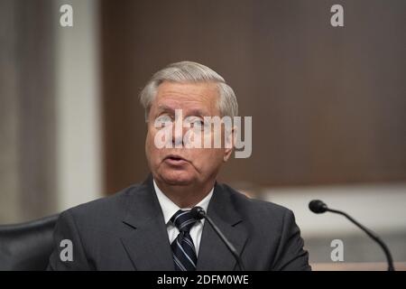 VEREINIGTE STAATEN - OKTOBER 22: Der Vorsitzende Lindsey Graham, R-S.C., spricht während einer Sitzung des Justizausschusses des Senats, einschließlich der Ernennung von Amy Coney Barrett als assoziierte Justiz am Obersten Gerichtshof der Vereinigten Staaten, in Washington am Donnerstag, den 22. Oktober 2020. Foto von Caroline Brehman/Pool/ABACAPRESS.COM Stockfoto