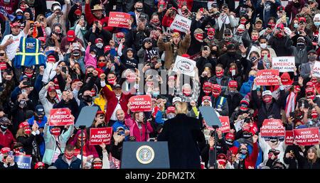 KEIN FILM, KEIN VIDEO, KEIN Fernsehen, KEINE DOKUMENTATION - Präsident Donald Trump kehrt am Montag, den 26. Oktober 2020, zu einer Wahlkampfveranstaltung bei HoverTech International in Hanover Township, Northampton County, PA, USA, ins Lehigh Valley zurück. Foto von Rick Kintzel/The Allentown Morning Call/TNS/ABACAPRESS.COM Stockfoto