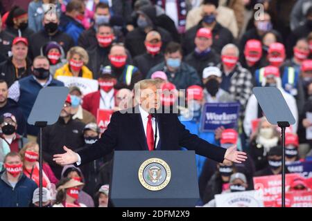 KEIN FILM, KEIN VIDEO, KEIN Fernsehen, KEINE DOKUMENTATION - Präsident Donald Trump kehrt am Montag, den 26. Oktober 2020, zu einer Wahlkampfveranstaltung bei HoverTech International in Hanover Township, Northampton County, PA, USA, ins Lehigh Valley zurück. Foto von Rick Kintzel/The Allentown Morning Call/TNS/ABACAPRESS.COM Stockfoto