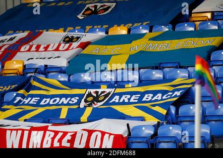 Wimbledon, Großbritannien. Dezember 2020. Eine allgemeine Ansicht der Fahnen Anerkennung der Rückkehr der AFC Wimbledon während der Sky Bet League 1 Spiel zwischen AFC Wimbledon und Bristol Rovers im Plough Lane Stadium, Wimbledon, England am 5. Dezember 2020. Foto von Carlton Myrie. Kredit: Prime Media Images/Alamy Live Nachrichten Stockfoto