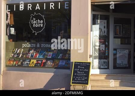 Eine Kontroverse begann zur Zeit der zweiten Welle des Covid 19 - Coronavirus. Unabhängige Buchhandlungen konnten nicht für die Öffentlichkeit geöffnet werden, während große Geschäfte wie FNAC oder Hypermärkte diese Möglichkeit hatten. Die Regelung ist jetzt die gleiche für alle, die nach dem Klick liefert und sammeln-Modus.31. Oktober 2020, in Straßburg Nordostfrankreich. Foto von Nicolas Roses/ABACAPRESS.COM Stockfoto