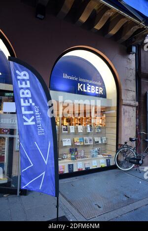 Eine Kontroverse begann zur Zeit der zweiten Welle des Covid 19 - Coronavirus. Unabhängige Buchhandlungen konnten nicht für die Öffentlichkeit geöffnet werden, während große Geschäfte wie FNAC oder Hypermärkte diese Möglichkeit hatten. Die Regelung ist jetzt die gleiche für alle, die nach dem Klick liefert und sammeln-Modus.31. Oktober 2020, in Straßburg Nordostfrankreich. Foto von Nicolas Roses/ABACAPRESS.COM Stockfoto