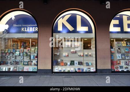 Eine Kontroverse begann zur Zeit der zweiten Welle des Covid 19 - Coronavirus. Unabhängige Buchhandlungen konnten nicht für die Öffentlichkeit geöffnet werden, während große Geschäfte wie FNAC oder Hypermärkte diese Möglichkeit hatten. Die Regelung ist jetzt die gleiche für alle, die nach dem Klick liefert und sammeln-Modus.31. Oktober 2020, in Straßburg Nordostfrankreich. Foto von Nicolas Roses/ABACAPRESS.COM Stockfoto