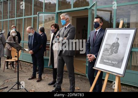 Hommage an den Lehrer Samuel Paty am Gymnasium Theodore de Banville - Moulins, Frankreich, november 2,2020 - in Anwesenheit von Laurent Wauquiez, Präsident der französischen Verwaltungsregion Auvergne-Rhone-Alpes und dem Präfekten von Allier Marie Françoise Lecaillon. Foto von Fanny Reynaud ABACAPRESS.COM Stockfoto