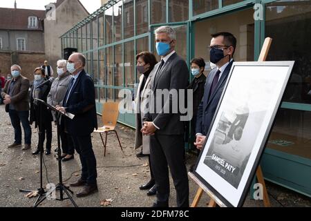 Hommage an den Lehrer Samuel Paty am Gymnasium Theodore de Banville - Moulins, Frankreich, november 2,2020 - in Anwesenheit von Laurent Wauquiez, Präsident der französischen Verwaltungsregion Auvergne-Rhone-Alpes und dem Präfekten von Allier Marie Françoise Lecaillon. Foto von Fanny Reynaud ABACAPRESS.COM Stockfoto