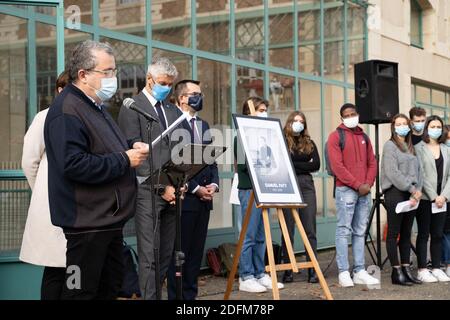 Hommage an den Lehrer Samuel Paty am Gymnasium Theodore de Banville - Moulins, Frankreich, november 2,2020 - in Anwesenheit von Laurent Wauquiez, Präsident der französischen Verwaltungsregion Auvergne-Rhone-Alpes und dem Präfekten von Allier Marie Françoise Lecaillon. Foto von Fanny Reynaud ABACAPRESS.COM Stockfoto