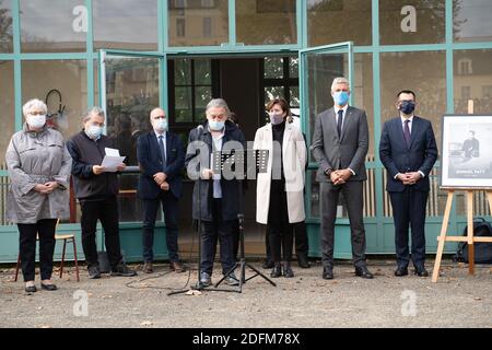 Hommage an den Lehrer Samuel Paty am Gymnasium Theodore de Banville - Moulins, Frankreich, november 2,2020 - in Anwesenheit von Laurent Wauquiez, Präsident der französischen Verwaltungsregion Auvergne-Rhone-Alpes und dem Präfekten von Allier Marie Françoise Lecaillon. Foto von Fanny Reynaud ABACAPRESS.COM Stockfoto