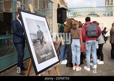 Hommage an den Lehrer Samuel Paty am Gymnasium Theodore de Banville - Moulins, Frankreich, november 2,2020 - in Anwesenheit von Laurent Wauquiez, Präsident der französischen Verwaltungsregion Auvergne-Rhone-Alpes und dem Präfekten von Allier Marie Françoise Lecaillon. Foto von Fanny Reynaud ABACAPRESS.COM Stockfoto