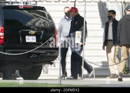 14. November 2020- Washington DC- US-Präsident Donald J. Trump tritt im Weißen Haus an seine Wagenkolonne und geht an einen nicht offengelegten Ort. Foto von Chris Kleponis/Pool/ABACAPRESS.COM Stockfoto