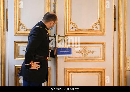Panel "Treffen in Arbeit" während der Sitzung des interministeriellen Ausschusses für Behinderung am 16. November 2020 in Paris, Frankreich. Foto von Eric Tschaen/Pool/ABACAPRESS.COM Stockfoto