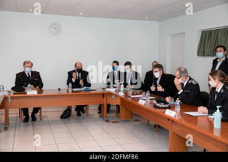 Treffen in Anwesenheit des Präfekten des Val d'Oise Amaury de St Quentin, Remi Debout Paolini Direktor des Ministeriums, Bredin Stephane Direktor der Strafvollzugsverwaltung, Laurent Ridel interregionaler Direktor der Strafvollzugsdienste und Aurelien Tache Stellvertreter des Val d'Oise, Während des Besuchs von Eric Dupond Moretti im Gefängnis Val D'Oise in Osny, nördlicher Vorort von Paris, am 16. November 2020. Foto von Romuald Meigneux/Pool/ABACAPRESS.COM Stockfoto