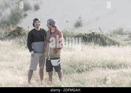 Handout-Datei Foto vom 2. Juli 2020 von Soul Flyers Vincent Reffet und Frederic Fugen in Frankreich gesehen. Der französische Stuntman Vincent Reffet, berühmt für seine Flugleistungen mit Jetpacks und Kohlefaser-Flügelpacks, wurde bei einem Trainingsunfall in Dubai getötet. Reffet war Teil der Firma Jetman Dubai. Die 36-Jährige ging viral für Flüge über die Golfstadt Waterfront und die Alpen. In einer Erklärung hieß es, Reffet sei "während des Trainings in Dubai" gestorben, gebe aber keine weiteren Details. Eine Untersuchung des Todes ist nun im Gange. Foto von Max Haim/Red Bull Content Pool via ABACAPRESS.COM Stockfoto