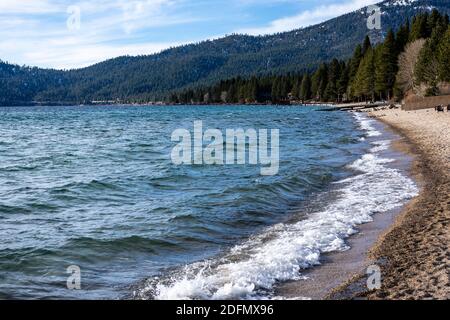 Lake Tahoe Küste im Winter Stockfoto