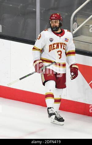 5. Dezember 2020 Denver Pioneers Forward Carter Savoie (8) nach einem Tor während eines NCAA D1 Männer-Hockeyspiels zwischen der St. Cloud State University Huskies und den Denver University Pioneers in der Baxter Arena in Omaha NE, Heimat des NCHC ''Pod'', wo die ersten 38 .National Collegiate Hockey Conference Spiele unter sicheren Bedingungen gespielt werden, um vor Covid-19 zu schützen. Foto von Russell Hons/CSM Stockfoto