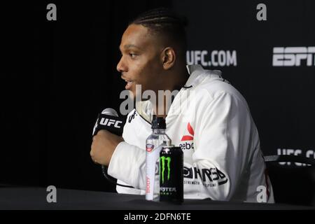 Las Vegas, Nevada, Las Vegas, NV, USA. Dezember 2020. Las Vegas, NV - 5. Dezember: Jamahal Hill interagiert mit Medien nach der UFC Vegas 16 Veranstaltung bei UFC Apex am 5. Dezember 2020 in Las Vegas, Nevada, USA. Quelle: Diego Ribas/PX Imagens/ZUMA Wire/Alamy Live News Stockfoto