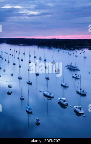 Segelboote auf dem Fluss Odet, Benodet, Finistere, Bretagne, Frankreich Stockfoto