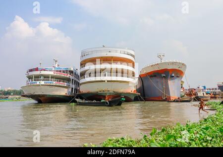 Dhaka, Bangladesh : Geschichte rund um die Werft am Ufer des Flusses Buriganga Stockfoto