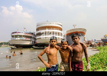 Dhaka, Bangladesh : Geschichte rund um die Werft am Ufer des Flusses Buriganga Stockfoto