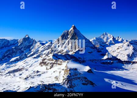 Berggipfel Dent d'Herens, 4171 m, Matterhorn, 4478 m, Dent Blanche, 4357 m, Wallis, Schweiz Stockfoto