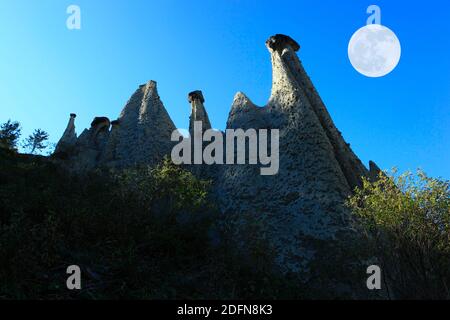 Erdpyramiden von Euseigne, Val d'Herens, Vollmond, d'Heremence, Wallis, Schweiz Stockfoto