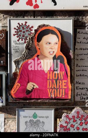 Kunstcollage mit Porträt von Greta Thunberg, wie es Ihnen wagt, Appell für Klima- und Umweltschutz, Freilichtgalerie Flingern, Düsseldorf Stockfoto