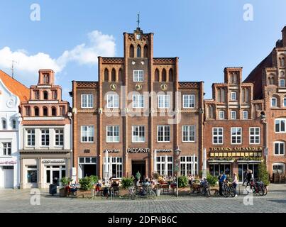 Stadthäuser am Sande, norddeutsche Ziegelhäuser mit Stufengiebeln, Lüneburg, Niedersachsen, Deutschland Stockfoto