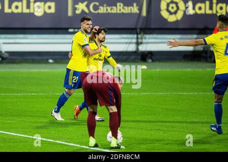 Cadiz, Spanien. Dezember 2020. Alvaro Gimenez (21) von Cadiz feiert nach seinem Tor während der spanischen Meisterschaft La Liga Fußballspiel zwischen Cadiz CF und FC Barcelona am 5. Dezember 2020 im Ramon de Carranza Stadion in Cadiz, Spanien - Foto Joaquin Corchero / Spanien DPPI / DPPI / LM Kredit: Paola Benini/Alamy Live News Stockfoto