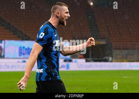 Mailand, Italien. Dezember 2020. Mailand, Italien, San Siro Stadion, 05. Dezember 2020, Mailand Skriniar (FC Inter) während des FC Internazionale gegen Bologna Calcio - Italienische Fußball Serie A Spiel Credit: Luca Rossini/LPS/ZUMA Wire/Alamy Live News Stockfoto