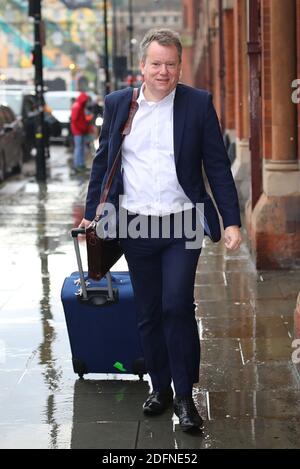 Der britische Chefunterhändler für Brexit, Lord David Frost, kommt am Bahnhof St Pancras in London an, bevor er nach Brüssel reist, um mit der EU ein Handelsabkommen nach dem Brexit zu vereinbaren. Stockfoto