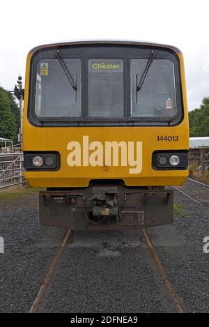 Eine Klasse 144 Pacer Train neu aus dem Dienst zurückgezogen, jetzt gekauft und erhalten von der Telford Steam Heritage Railway Stockfoto