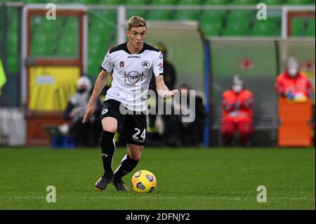 Cesena, Italien. Dezember 2020. Cesena, Italien, Orogel Stadium - Dino Manuzzi, Dezember 05, 2020, Nahuel Estevez von AC Spezia in Aktion während Spezia Calcio vs SS Lazio - Italienische Fußball Serie A Spiel Kredit: Matteo Papini/LPS/ZUMA Wire/Alamy Live News Stockfoto