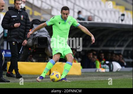 Cesena, Italien. Dezember 2020. Cesena, Italien, Orogel Stadium - Dino Manuzzi, Dezember 05, 2020, Adam Marusic von SS Lazio in Aktion während Spezia Calcio vs SS Lazio - Italienisch Fußball Serie A Spiel Kredit: Matteo Papini/LPS/ZUMA Wire/Alamy Live News Stockfoto