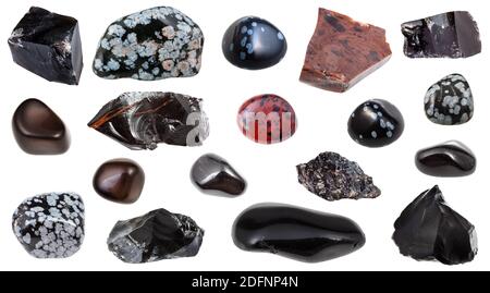 Set aus verschiedenen Obsidian (vulkanisches Glas) Natürliche mineralische Edelsteine und Proben von Gestein isoliert auf Weißer Hintergrund Stockfoto